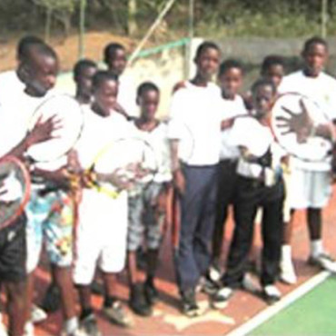 La Constance Tennis Academy Receives Tennis Rackets